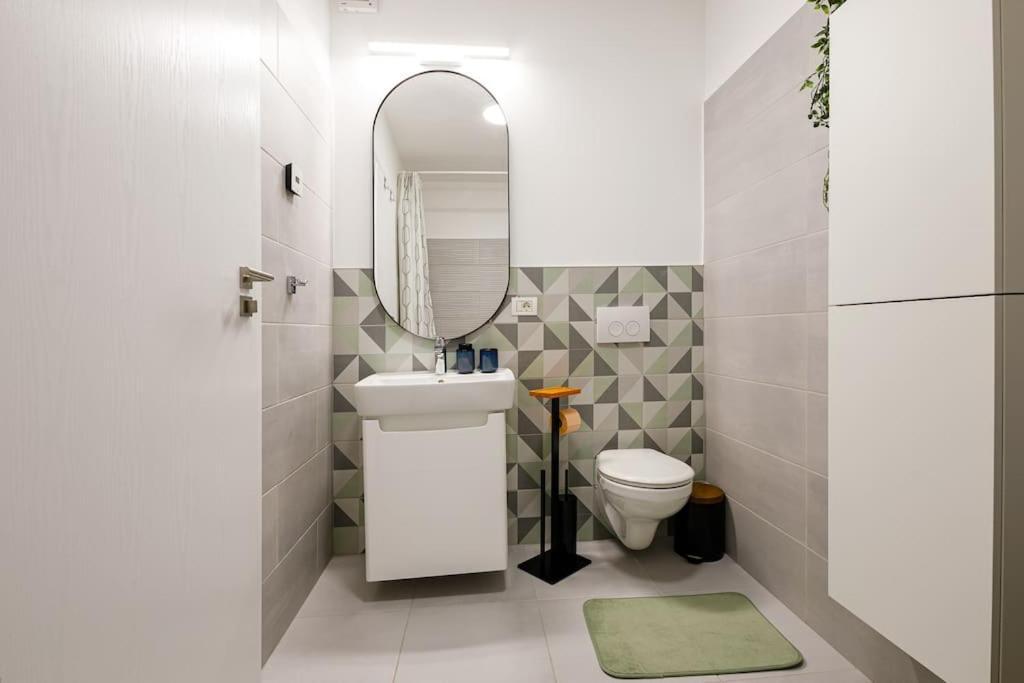 טימישוארה Luxury Apt. Near River & Parking מראה חיצוני תמונה